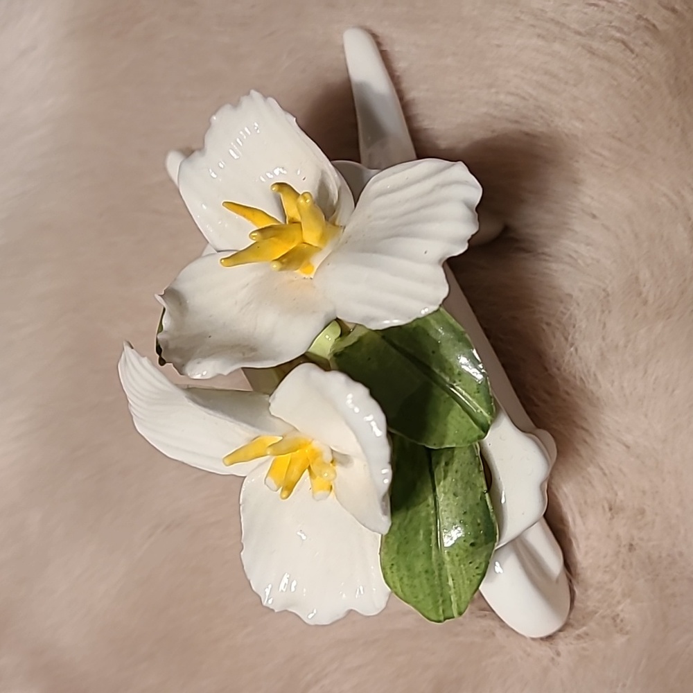 *closet clearout* 2/$20 Vintage Aristocrat flower wheelbarrow (bone china)